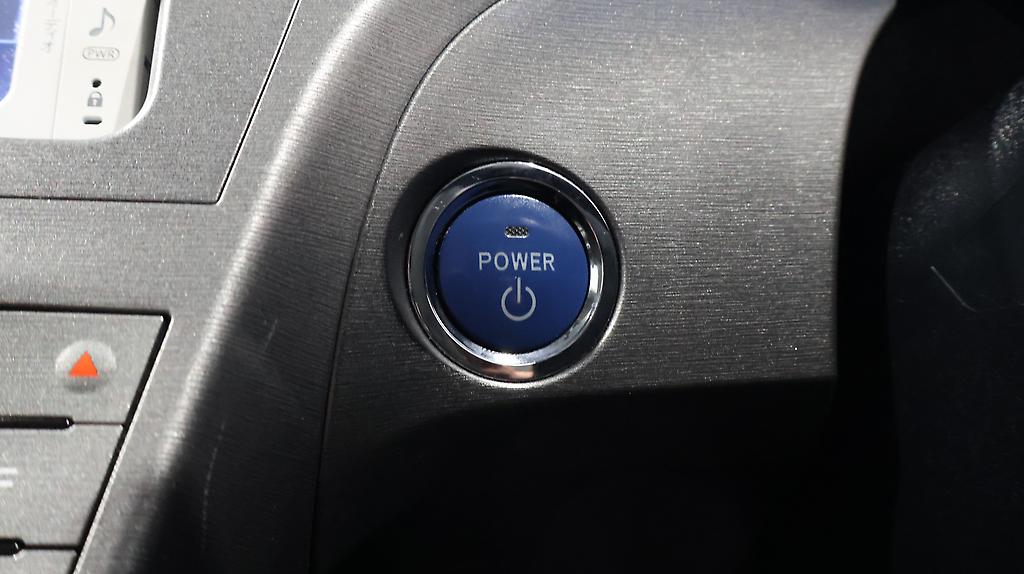 2013 Toyota Prius PUSH BUTTON START + REVERSE CAMERA + STEERING WHEEL CONTROLS image 361988