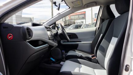 2012 Toyota Aqua F spec, Push start, Heated seats image 358173