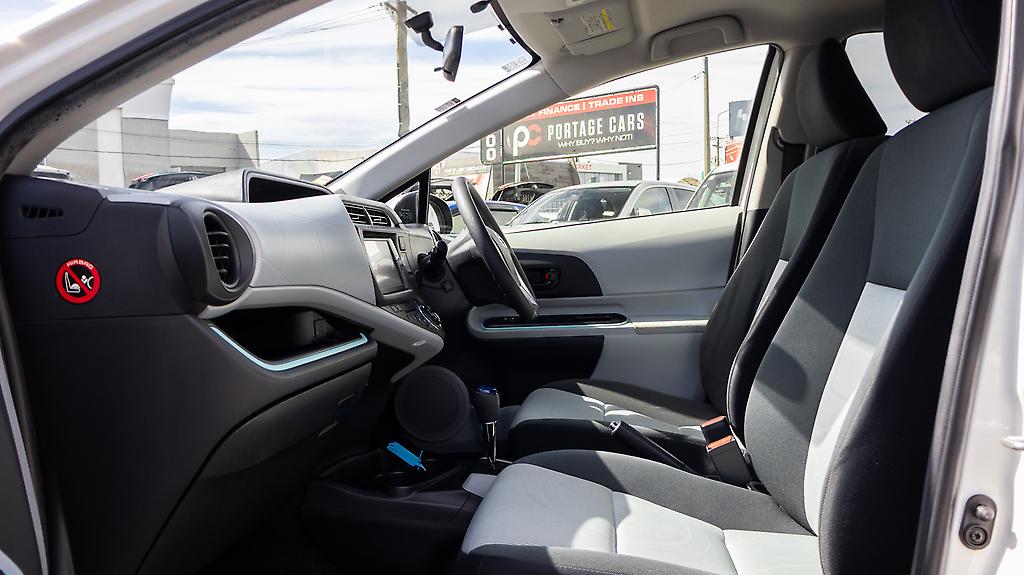 2012 Toyota Aqua F spec, Push start, Heated seats image 358173