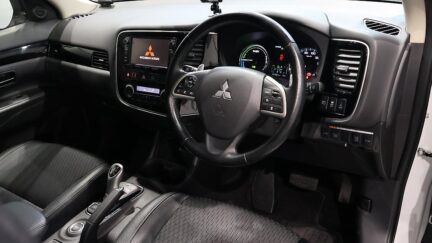2014 Mitsubishi Outlander PHEV G Navi Package 4WD image 362545