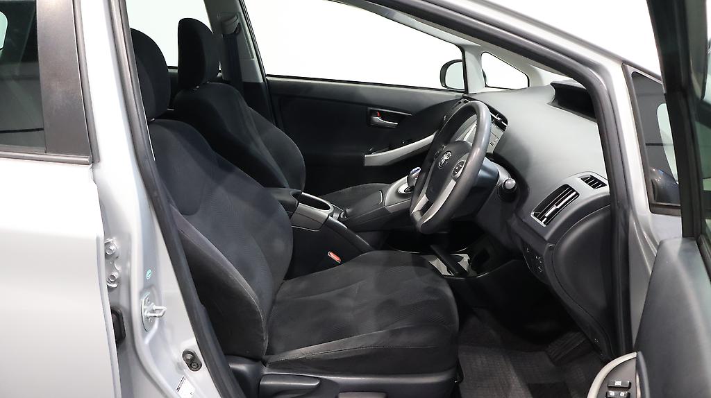2014 Toyota Prius REVERSE CAMERA + STEERING WHEEL CONTROLS image 359890