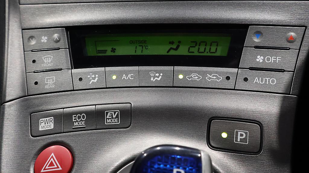 2014 Toyota Prius REVERSE CAMERA + STEERING WHEEL CONTROLS image 359894
