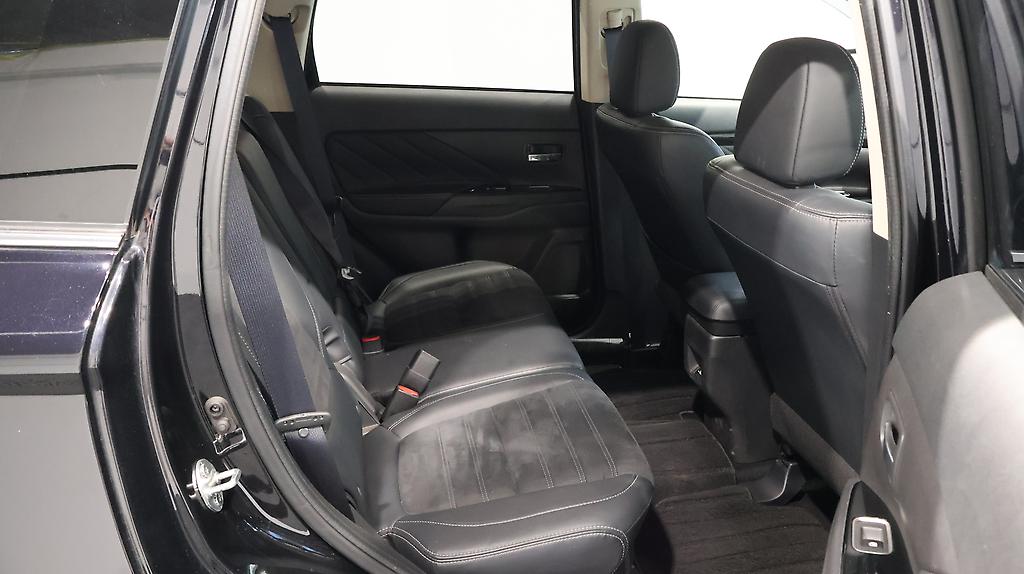 2015 Mitsubishi Outlander PHEV G Navi Package 4WD image 359730