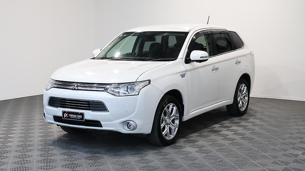 2014 Mitsubishi Outlander PHEV G Navi Package 4WD image 362535