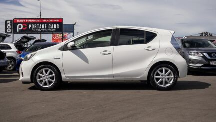 2012 Toyota Aqua F spec, Push start, Heated seats image 358161