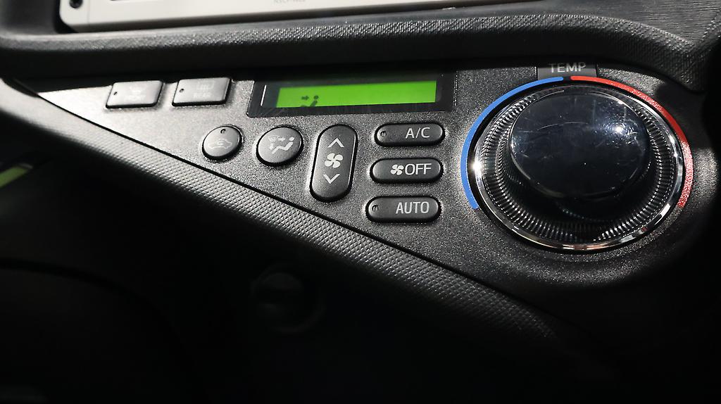 2012 Toyota Aqua S MODEL + PUSH START + REVERSE CAMERA image 360042