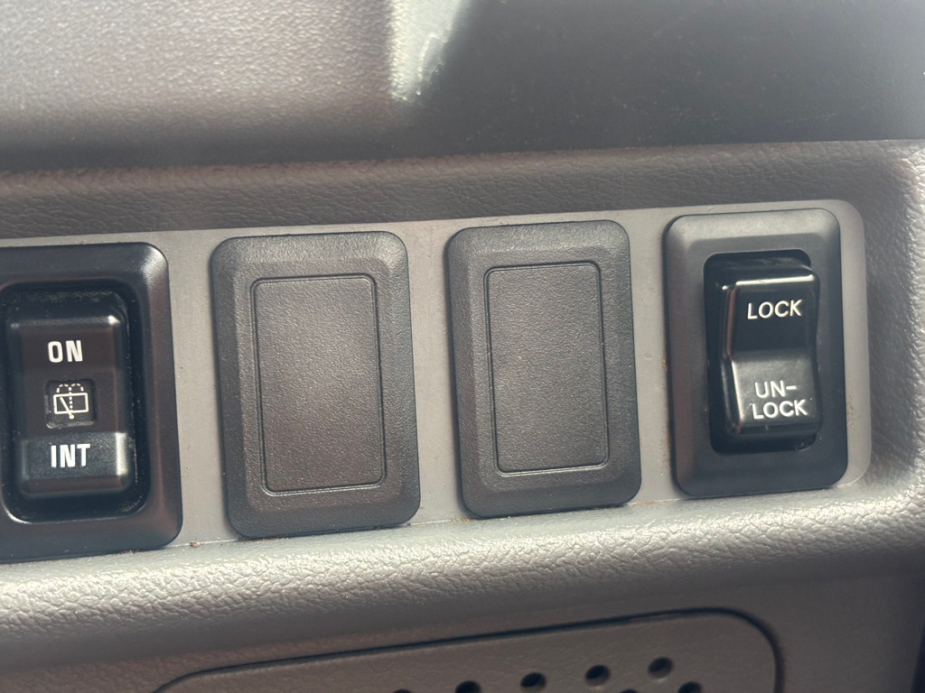2013 Mitsubishi L300 2.4P LWB 5 DOOR image 358743