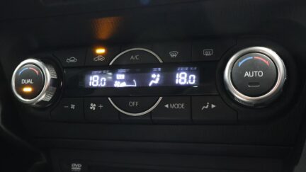 2013 Mazda Axela Sports 20S Touring image 360439