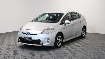 2014 Toyota Prius REVERSE CAMERA + STEERING WHEEL CONTROLS image 359882