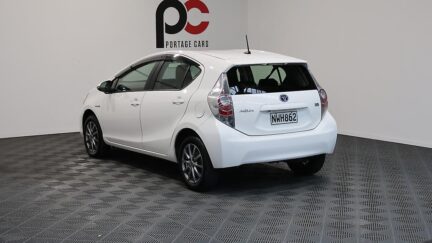 2014 Toyota Aqua REVERSE CAMERA + BLUETOOTH image 361072