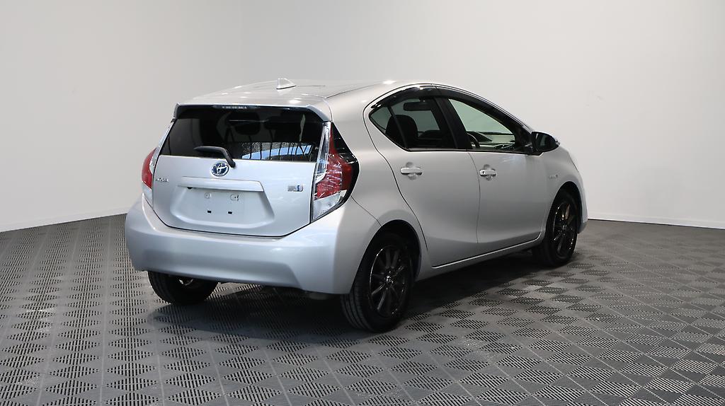 2015 Toyota Aqua Hybrid S Model image 359591