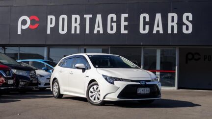 2020 Toyota Corolla Hybrid Touring Wagon image 358797