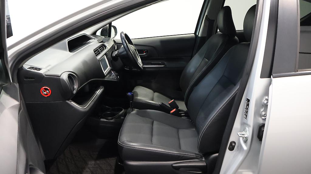 2013 Toyota Aqua G Black Soft Leather image 358556