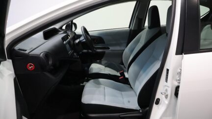 2014 Toyota Aqua REVERSE CAMERA + BLUETOOTH image 361076