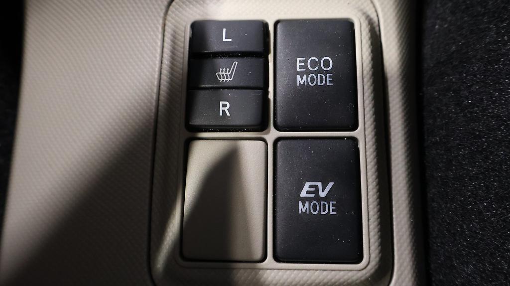 2013 Toyota Aqua G Model, Push Start, Reverse Camera image 359692