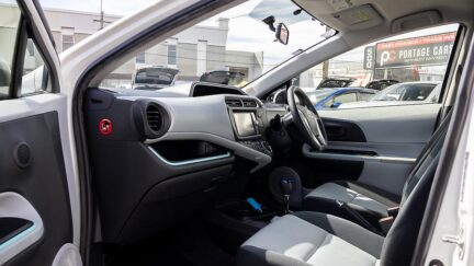 2012 Toyota Aqua F spec, Push start, Heated seats image 358174