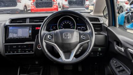 2014 Honda Fit F-Package Push start Cruise control image 358499
