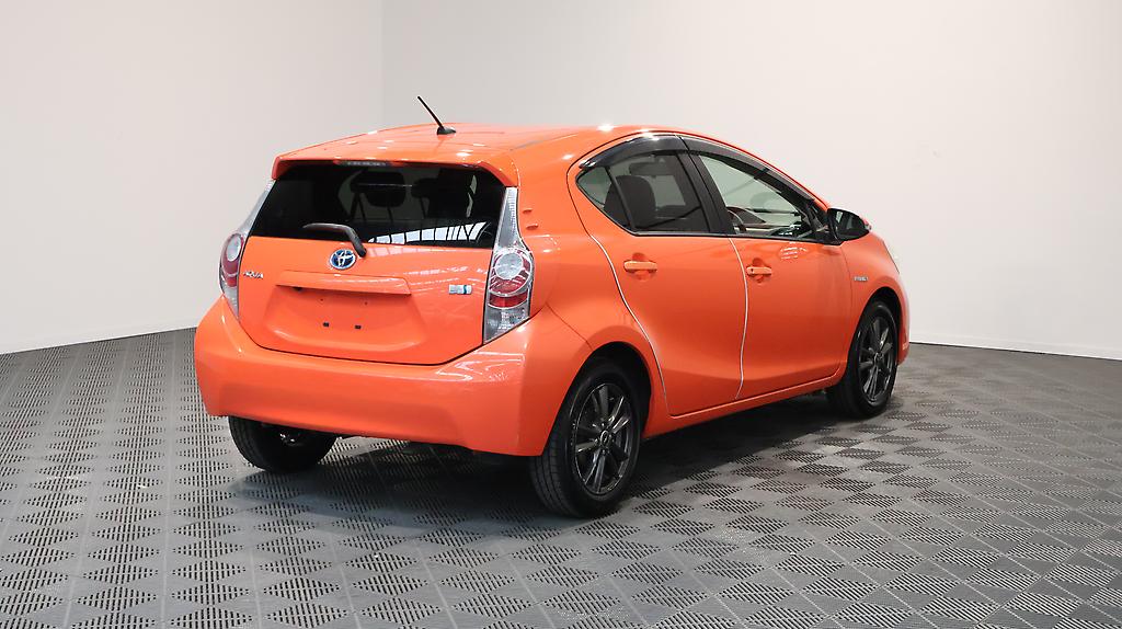 2013 Toyota Aqua Reverse Camera / Push Start / Alloys image 358356