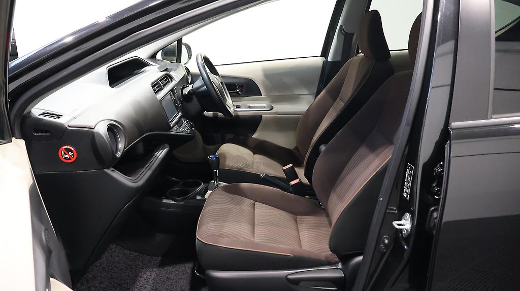 2013 Toyota Aqua G Model, Push Start, Reverse Camera image 359682