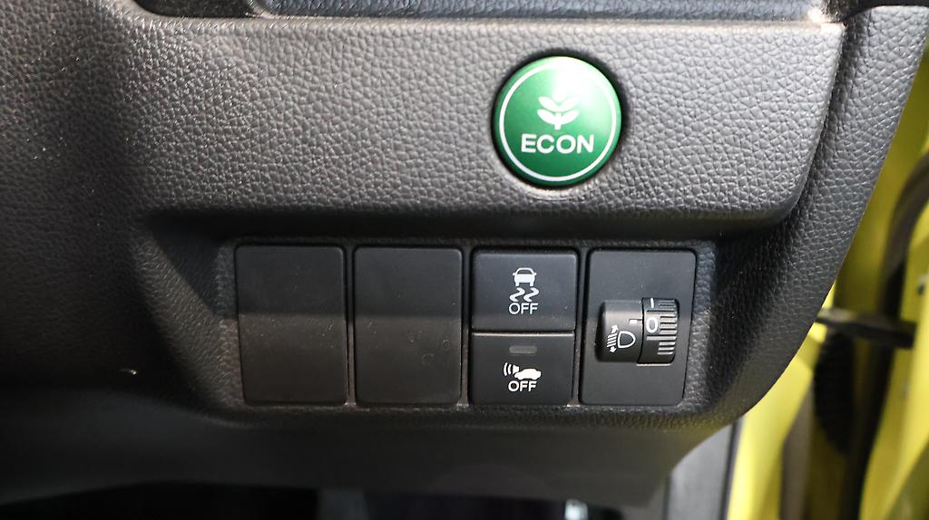 2013 Honda Fit Hybrid F-Package image 358543