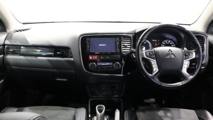 2015 Mitsubishi Outlander PHEV G Navi Package 4WD image 359732