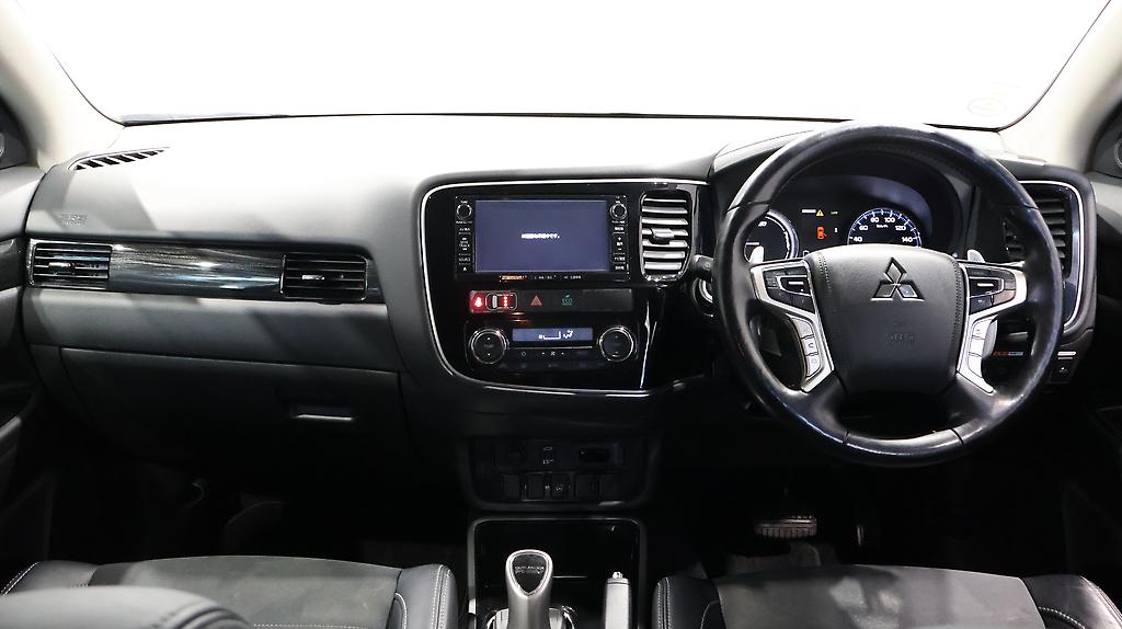 2015 Mitsubishi Outlander PHEV G Navi Package 4WD image 359732
