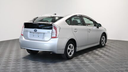 2014 Toyota Prius REVERSE CAMERA + STEERING WHEEL CONTROLS image 359884