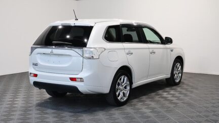 2014 Mitsubishi Outlander PHEV G Navi Package 4WD image 362537