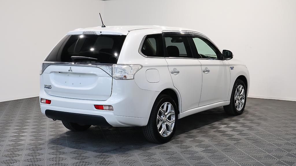 2014 Mitsubishi Outlander PHEV G Navi Package 4WD image 362537