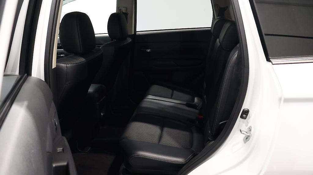 2014 Mitsubishi Outlander PHEV G Navi Package 4WD image 362541