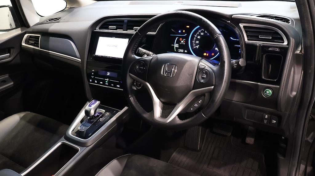 2015 Honda Shuttle Hybrid X image 358852