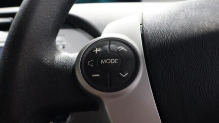 2014 Toyota Prius REVERSE CAMERA + STEERING WHEEL CONTROLS image 359897