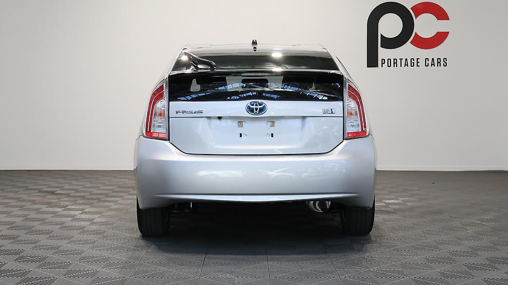 2014 Toyota Prius REVERSE CAMERA + STEERING WHEEL CONTROLS image 359885