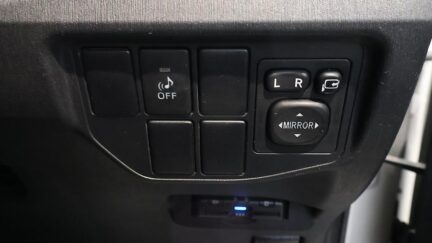 2014 Toyota Prius REVERSE CAMERA + STEERING WHEEL CONTROLS image 359896