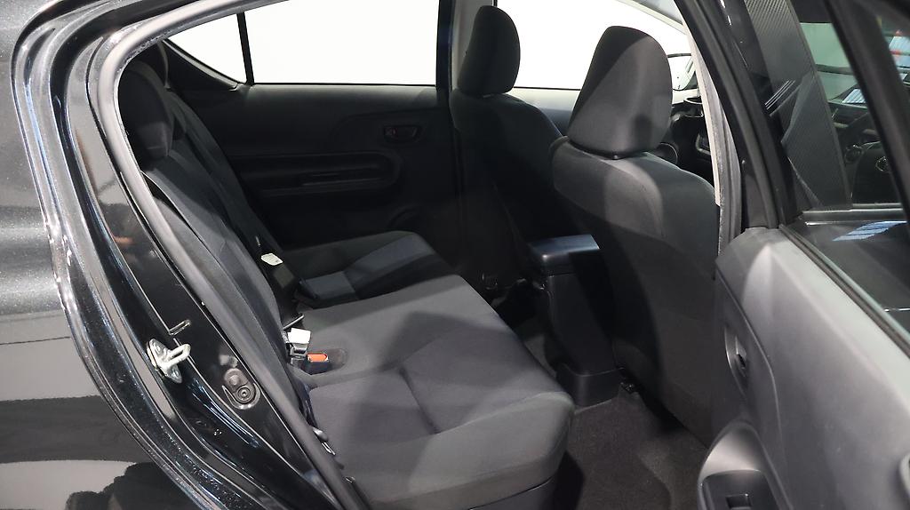 2015 Toyota Aqua S MODEL + PUSH START + REV CAMERA image 361315