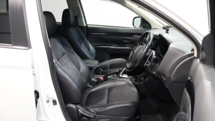 2014 Mitsubishi Outlander PHEV G Navi Package 4WD image 362543