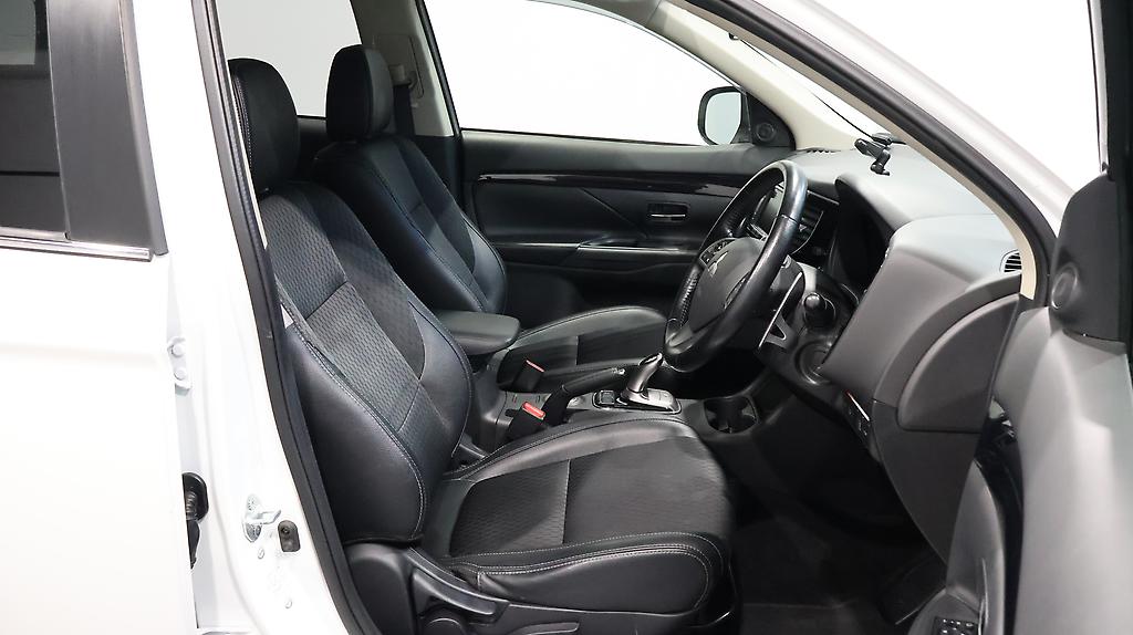 2014 Mitsubishi Outlander PHEV G Navi Package 4WD image 362543