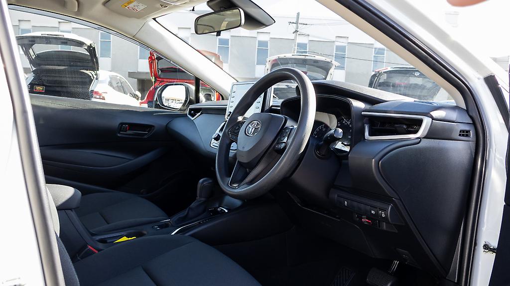 2020 Toyota Corolla Hybrid Touring Wagon image 358807