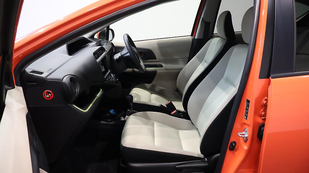 2013 Toyota Aqua S MODEL + PUSH BUTTON START image 360610
