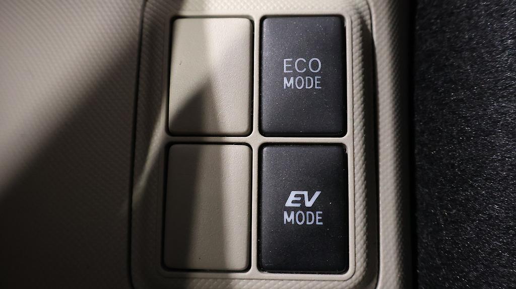 2012 Toyota Aqua S MODEL + PUSH START + REVERSE CAMERA image 360044
