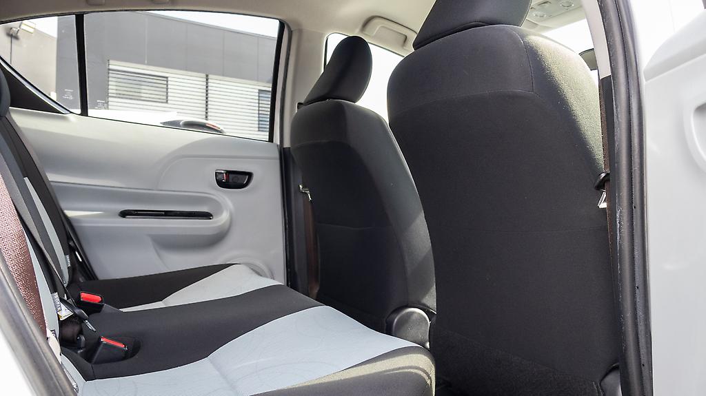 2012 Toyota Aqua F spec, Push start, Heated seats image 358166