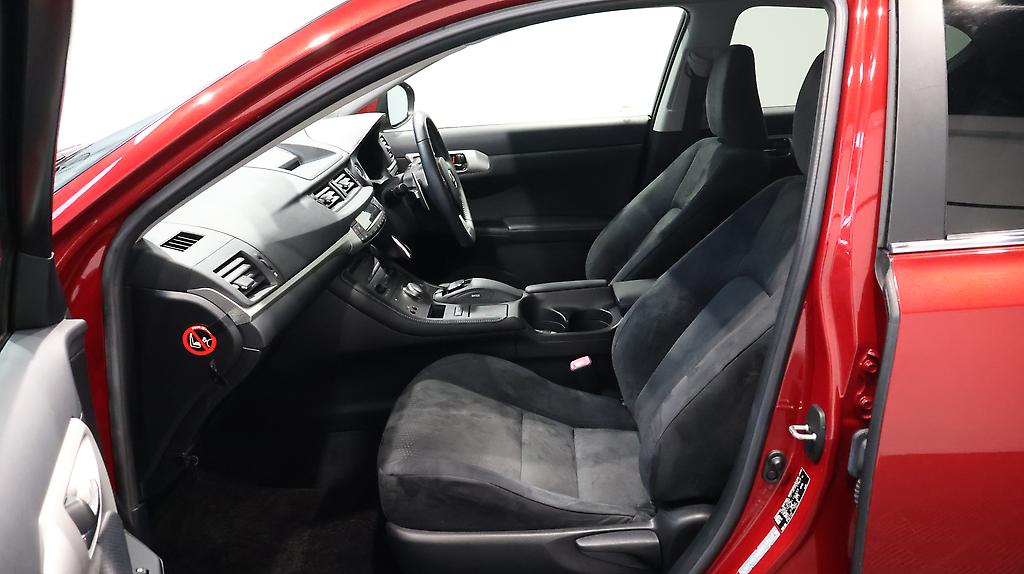 2012 Lexus CT200h Version C image 360475