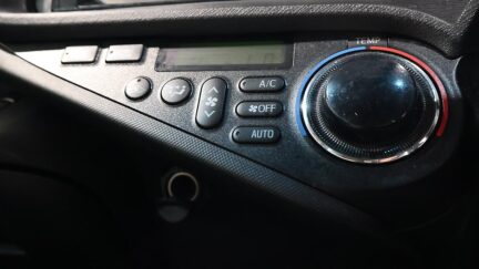 2014 Toyota Aqua REVERSE CAMERA + BLUETOOTH image 361084