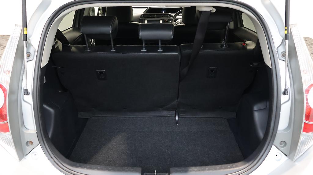2013 Toyota Aqua G Black Soft Leather image 358555