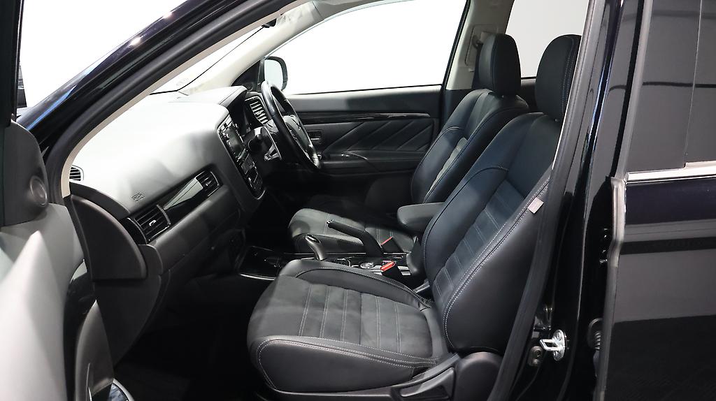 2015 Mitsubishi Outlander PHEV G Navi Package 4WD image 359728