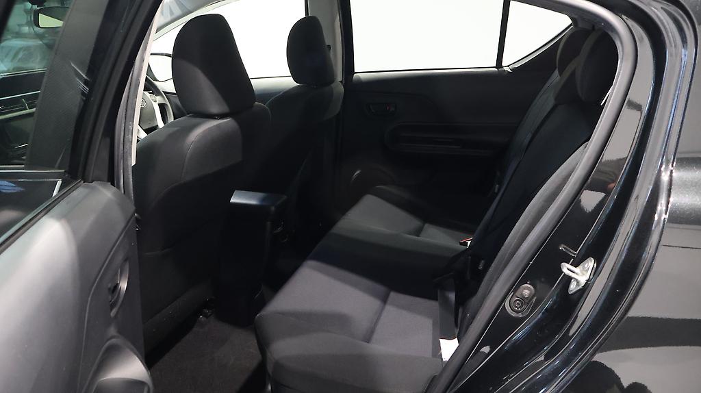 2015 Toyota Aqua S MODEL + PUSH START + REV CAMERA image 361314