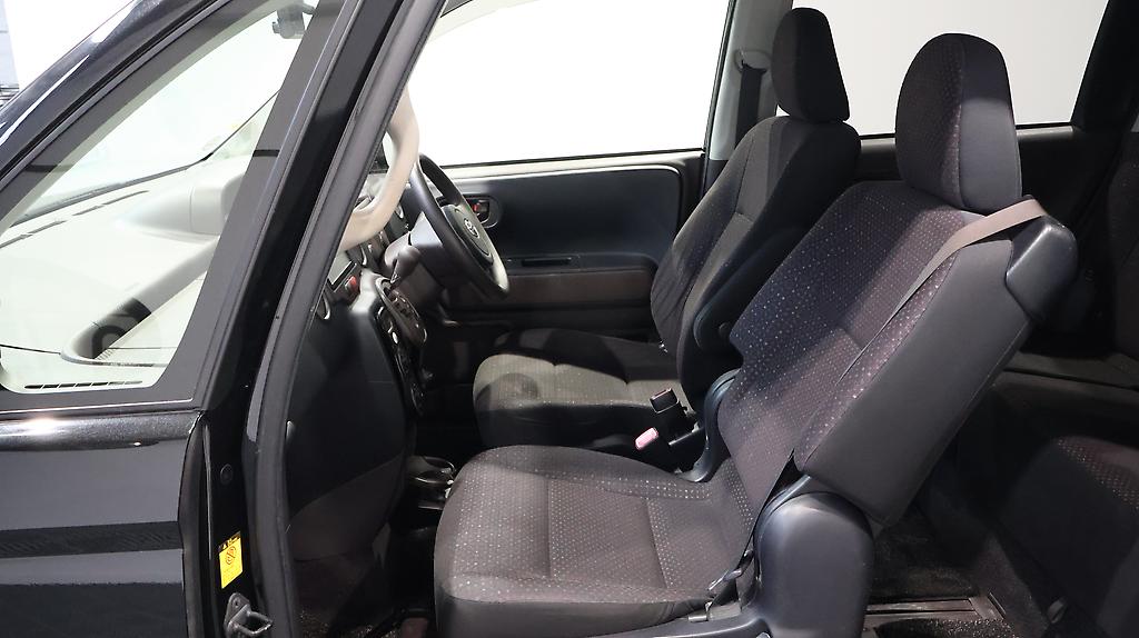 2013 Toyota Spade F Model, Push Start, Reverse Camera image 358338