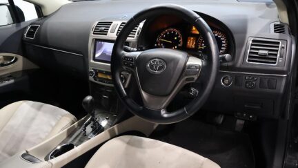 2013 Toyota Avensis Wagon Li image 359805