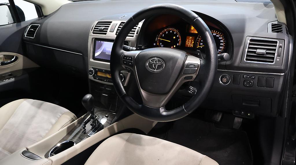 2013 Toyota Avensis Wagon Li image 359805