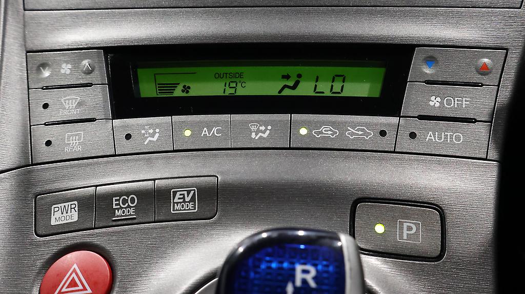 2013 Toyota Prius PUSH BUTTON START + REVERSE CAMERA + STEERING WHEEL CONTROLS image 361983